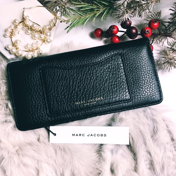 Marc Jacobs Handbags - Marc Jacobs Recruit Open Face Wallet Clutch